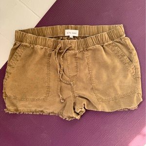 Pull on drawstring shorts with rough cut hem in olive green, size medium